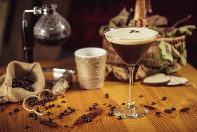 Najlepsze przepisy na drinki kawowe, które zachwycą Twoje podniebienie