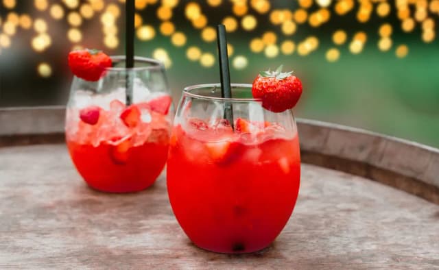 Najlepsze drinki z Red Label, które zaskoczą Twoje podniebienie