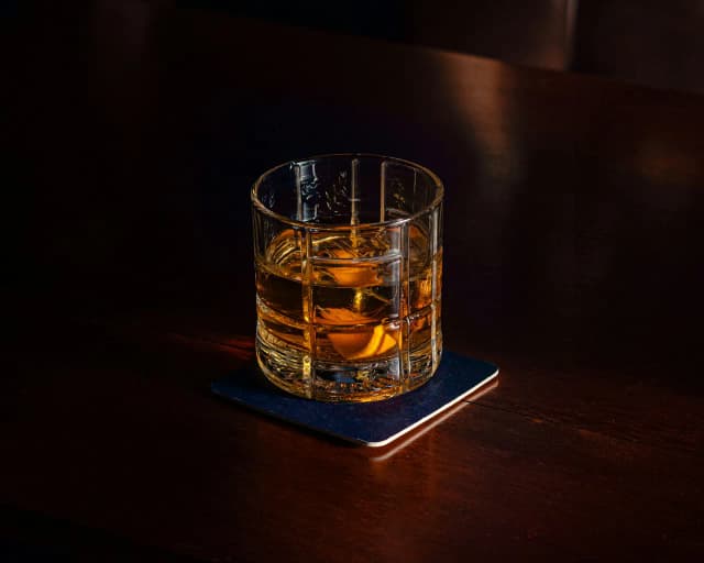 Jak przygotować idealnego old fashioneda - prosty przepis krok po kroku Jak przygotować idealnego old fashioneda - prosty przepis krok po kroku