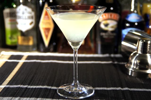 Ile procent ma drink kamikaze? Sprawdź zawartość alkoholu!